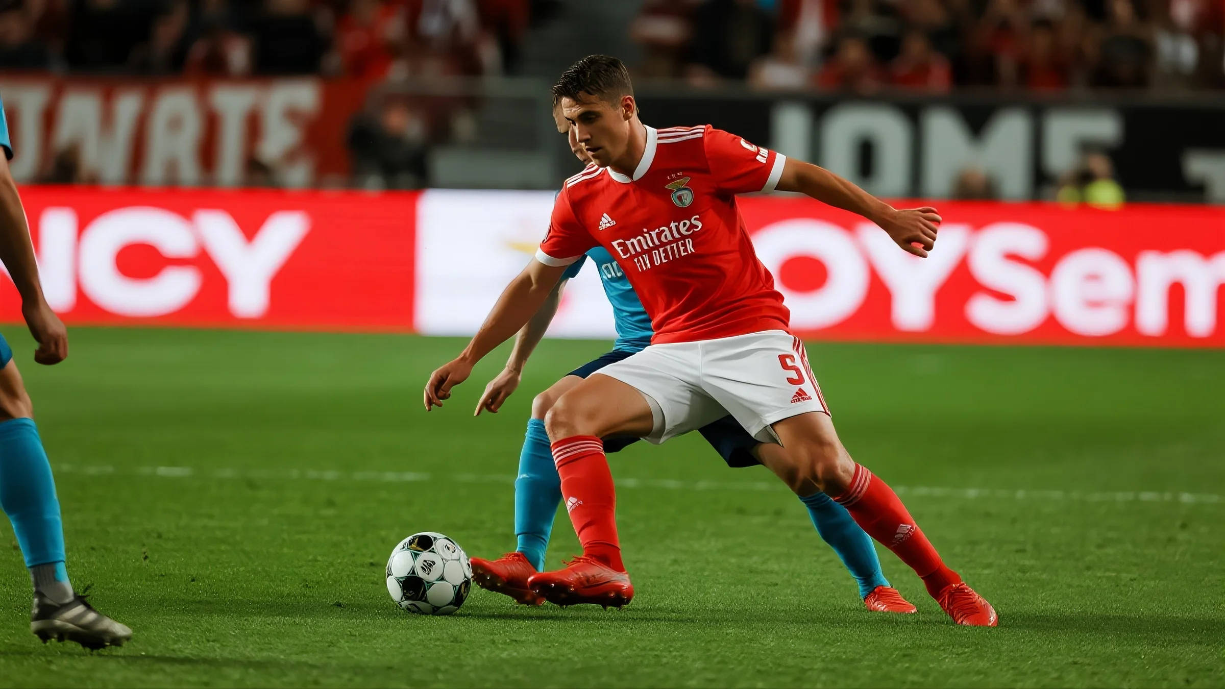 里程碑夜尼斯防线松动，欧冠今夜刷纪录，话题不断，轮换策略成焦点的简单介绍