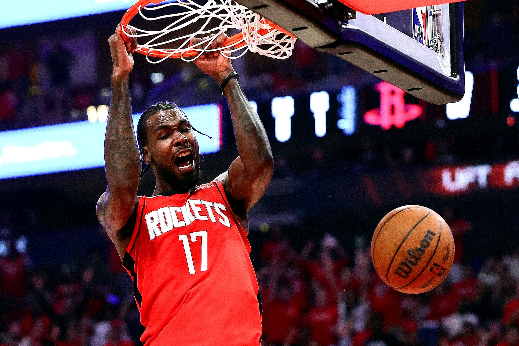 法甲倒计时；休斯敦火箭赛后完成体检；细节引发关注；气氛紧张；球队文化再被提及的简单介绍