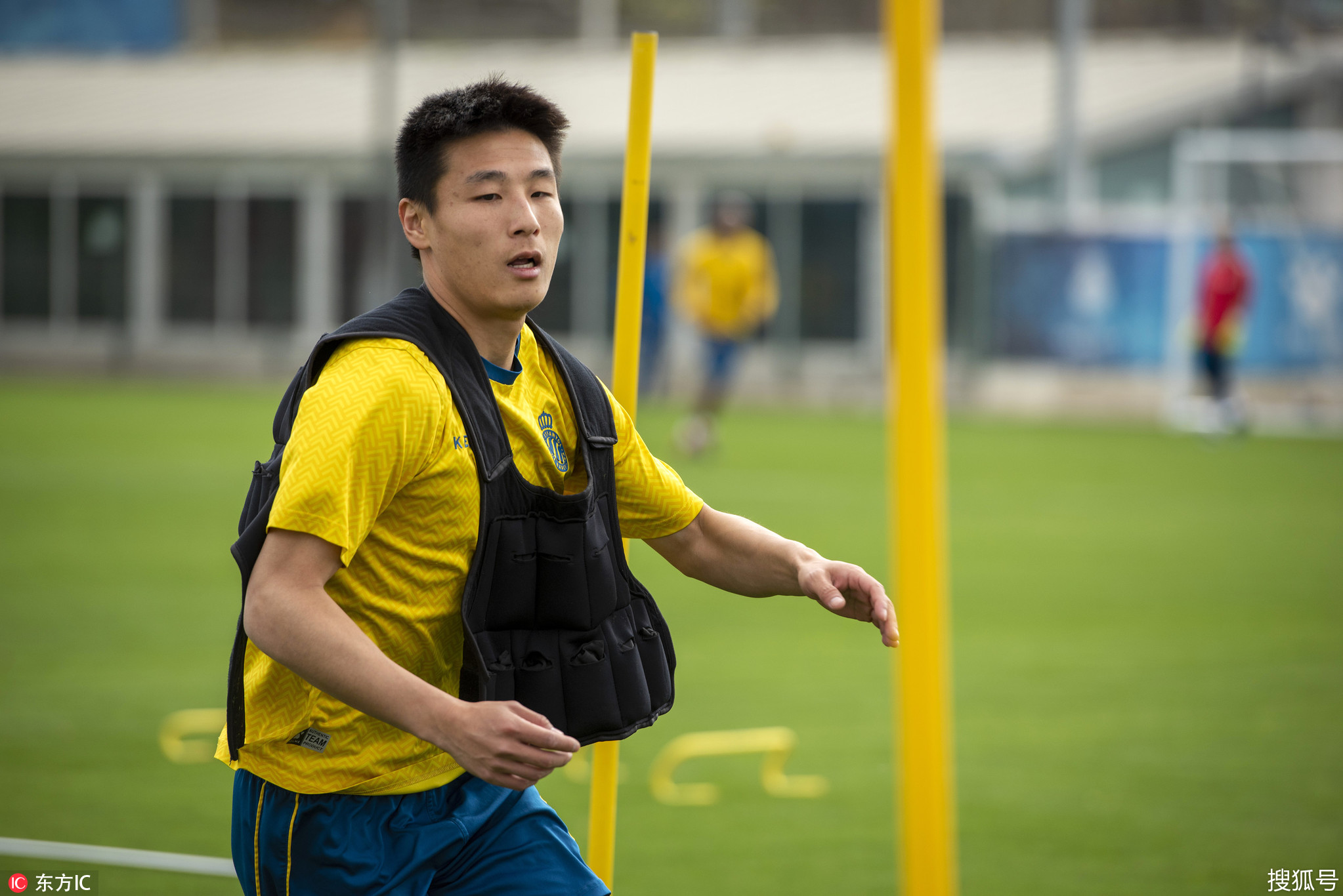 包含国际比赛日斯图加特备战西甲，完成体检细节曝光，底气十足，球探报告显示潜力的词条