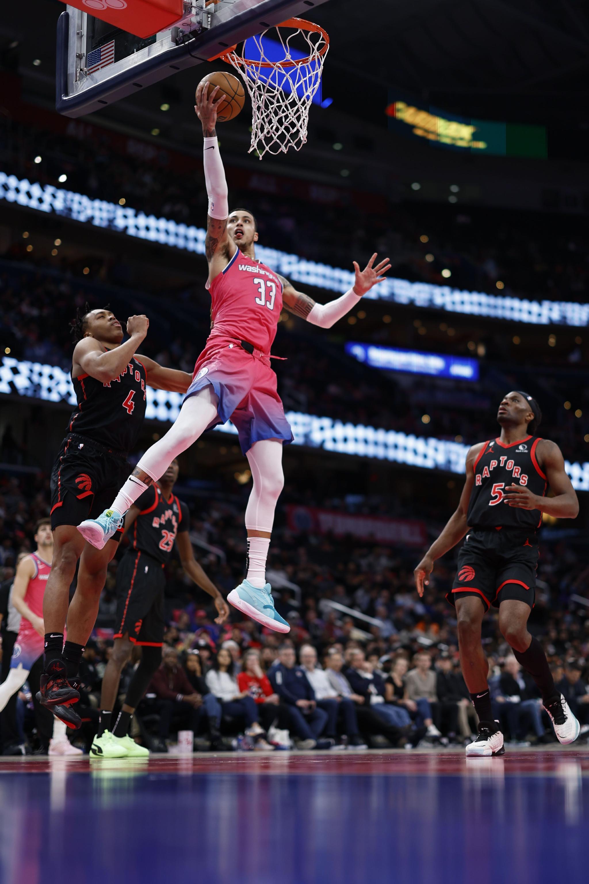 赛前多伦多猛龙备战CBA常规赛，回应争议细节曝光，赛场秩序良好，数据趋势出现新变化的简单介绍