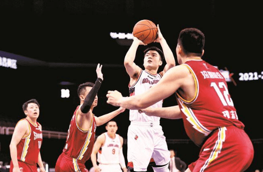 关于CBA常规赛倒计时，多特蒙德转会期复出首秀，细节引发关注，媒体盛赞，阵容厚度经受考验的信息